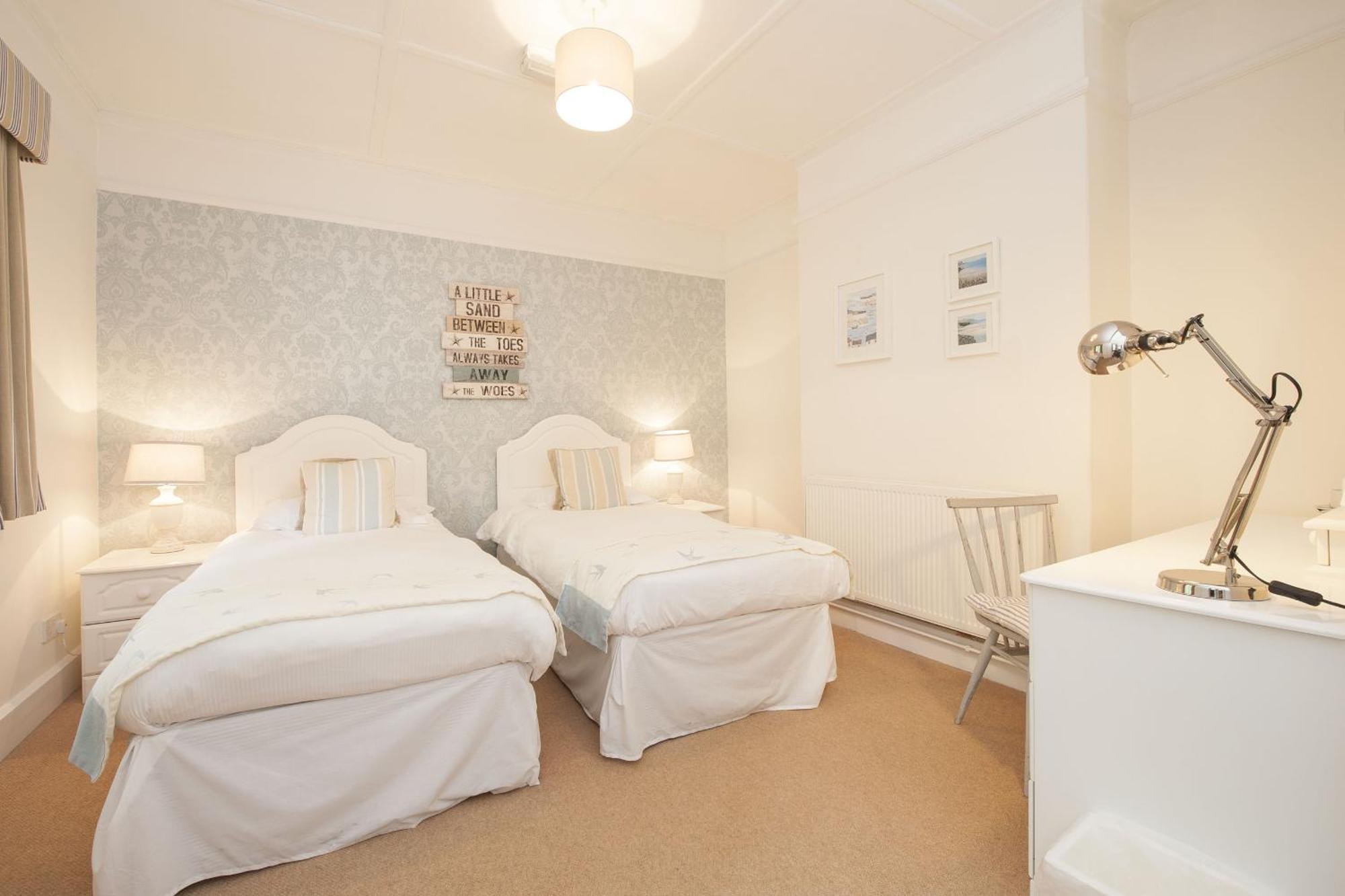 The Fishbourne Bed & Breakfast Fishbourne  Phòng bức ảnh